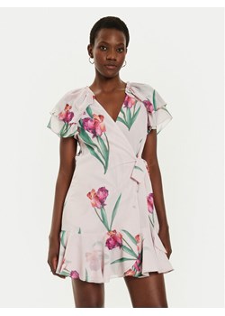 Ted Baker Sukienka koktajlowa 276317 Różowy Regular Fit ze sklepu MODIVO w kategorii Sukienki - zdjęcie 182721699
