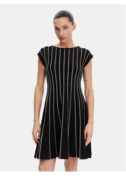 DKNY Sukienka codzienna DD4J8E21 Czarny Regular Fit ze sklepu MODIVO w kategorii Sukienki - zdjęcie 182721747