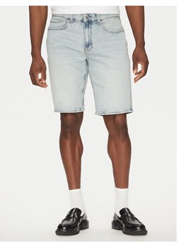 Calvin Klein Jeans Szorty jeansowe J30J327185 Niebieski Regular Fit ze sklepu MODIVO w kategorii Spodenki męskie - zdjęcie 182721905