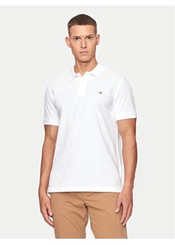 Gant Polo Shield 2220 Biały Slim Fit ze sklepu MODIVO w kategorii T-shirty męskie - zdjęcie 182722256