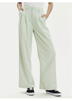 Vans Spodnie materiałowe Alder Relaxed Pleated Pant VN000GA0 Zielony Relaxed Fit ze sklepu MODIVO w kategorii Spodnie damskie - zdjęcie 182722608