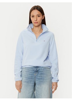 Tommy Jeans Polar DW0DW19751 Błękitny Regular Fit ze sklepu MODIVO w kategorii Bluzy damskie - zdjęcie 182722665