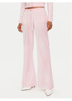 Juicy Couture Spodnie dresowe Caisa JCSEBJ008 Różowy Slim Fit ze sklepu MODIVO w kategorii Spodnie damskie - zdjęcie 182722987