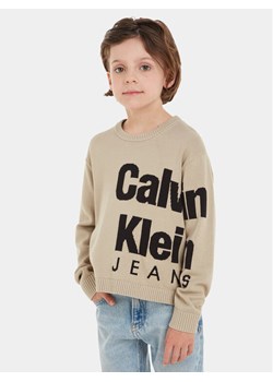 Calvin Klein Jeans Sweter Blown Up Logo IB0IB01874 Beżowy Regular Fit ze sklepu MODIVO w kategorii Swetry chłopięce - zdjęcie 182723507