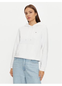 Tommy Jeans Bluza DW0DW19958 Biały Regular Fit ze sklepu MODIVO w kategorii Bluzy damskie - zdjęcie 182723596