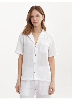 Calvin Klein Underwear Koszula 000QS7137E Biały Relaxed Fit ze sklepu MODIVO w kategorii Koszule damskie - zdjęcie 182723937
