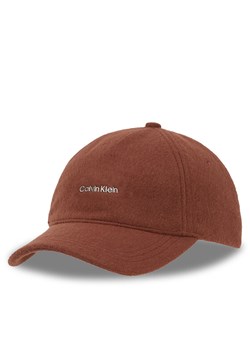 Calvin Klein Czapka z daszkiem K60K612364 Brązowy ze sklepu MODIVO w kategorii Czapki z daszkiem damskie - zdjęcie 182724567