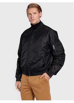 Calvin Klein Kurtka bomber Hero K10K109907 Czarny Relaxed Fit ze sklepu MODIVO w kategorii Kurtki męskie - zdjęcie 182725485