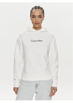 Calvin Klein Bluza Hero Logo K20K205449 Biały Regular Fit ze sklepu MODIVO w kategorii Bluzy damskie - zdjęcie 182725886