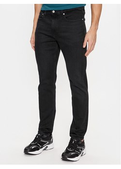Calvin Klein Jeans Jeansy J30J323689 Czarny Tapered Fit ze sklepu MODIVO w kategorii Jeansy męskie - zdjęcie 182726359