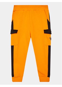 Guess Spodnie dresowe N3YQ12 KA6R3 Pomarańczowy Regular Fit ze sklepu MODIVO w kategorii Spodnie chłopięce - zdjęcie 182726515