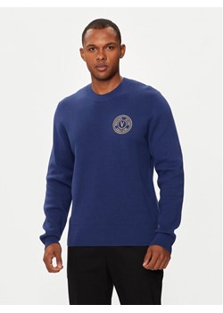 Versace Jeans Couture Sweter 77GAFMH7 Niebieski Regular Fit ze sklepu MODIVO w kategorii Swetry męskie - zdjęcie 182726535