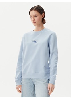 Calvin Klein Jeans Bluza Gradient Monologo J20J225360 Błękitny Regular Fit ze sklepu MODIVO w kategorii Bluzy damskie - zdjęcie 182726919