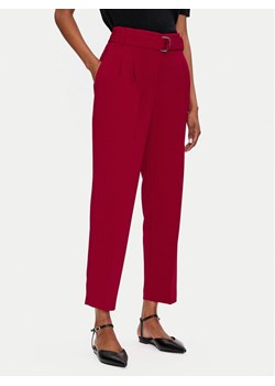 Boss Spodnie materiałowe Tapiah 50490037 Czerwony Regular Fit ze sklepu MODIVO w kategorii Spodnie damskie - zdjęcie 182727249