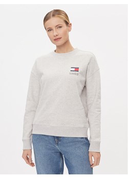 Tommy Jeans Bluza Graphic Flag DW0DW17328 Szary Boxy Fit ze sklepu MODIVO w kategorii Bluzy damskie - zdjęcie 182728359