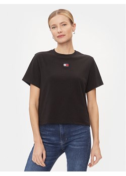 Tommy Jeans T-Shirt Badge DW0DW17391 Czarny Boxy Fit ze sklepu MODIVO w kategorii Bluzki damskie - zdjęcie 182729339