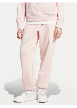 adidas Spodnie dresowe ALL SZN French Terry IY6817 Różowy Loose Fit ze sklepu MODIVO w kategorii Spodnie damskie - zdjęcie 182729728
