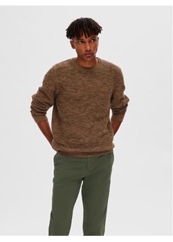 Selected Homme Sweter 16059390 Brązowy Regular Fit ze sklepu MODIVO w kategorii Swetry męskie - zdjęcie 182729806