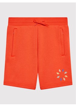 adidas Szorty sportowe adicolor HE6834 Czerwony Regular Fit ze sklepu MODIVO w kategorii Spodenki chłopięce - zdjęcie 182729918