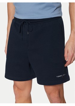 Tommy Jeans Szorty sportowe Flag Beach DM0DM20637 Granatowy Regular Fit ze sklepu MODIVO w kategorii Spodenki męskie - zdjęcie 182730379