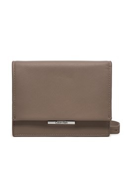 Calvin Klein Torebka Linear K60K612559 Beżowy ze sklepu MODIVO w kategorii Kopertówki - zdjęcie 182730438