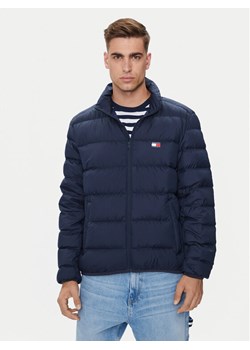 Tommy Jeans Kurtka puchowa Flag DM0DM19614 Granatowy Regular Fit ze sklepu MODIVO w kategorii Kurtki męskie - zdjęcie 182730868