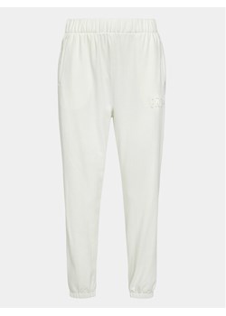 Gap Spodnie dresowe 729736-05 Biały Regular Fit ze sklepu MODIVO w kategorii Spodnie damskie - zdjęcie 182730888