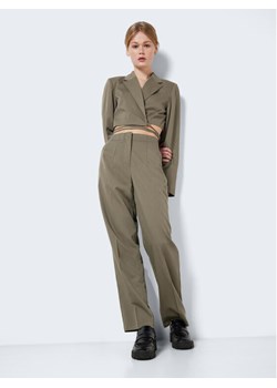Noisy May Spodnie materiałowe Thea 27024904 Zielony Relaxed Fit ze sklepu MODIVO w kategorii Spodnie damskie - zdjęcie 182731475