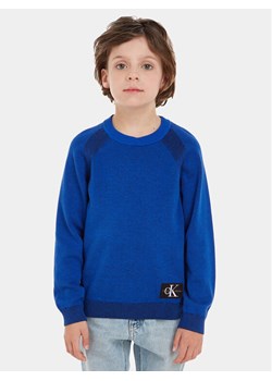 Calvin Klein Jeans Sweter IB0IB01868 Niebieski Regular Fit ze sklepu MODIVO w kategorii Swetry chłopięce - zdjęcie 182731647