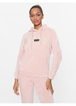 Guess Bluza V3BQ01 KBC00 Różowy Regular Fit ze sklepu MODIVO w kategorii Bluzy damskie - zdjęcie 182731836