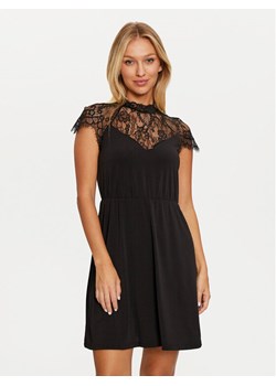 Vero Moda Sukienka koktajlowa Milla 10319974 Czarny Standard Fit ze sklepu MODIVO w kategorii Sukienki - zdjęcie 182732046