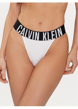 Calvin Klein Underwear Stringi 000QF7638E Biały ze sklepu MODIVO w kategorii Majtki damskie - zdjęcie 182732346