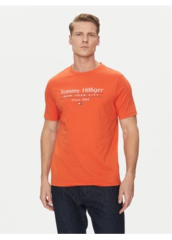 Tommy Hilfiger T-Shirt Center Stack MW0MW38621 Pomarańczowy Regular Fit ze sklepu MODIVO w kategorii T-shirty męskie - zdjęcie 182732397