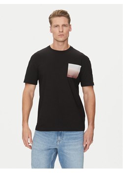 Calvin Klein T-Shirt Ombre Bonded K10K114164 Czarny Regular Fit - id: 0000304666131 - marki Calvin Klein - 182733256 Calvin Klein T-Shirt Ombre Bonded K10K114164 Czarny Regular Fit ze sklepu MODIVO w kategorii T-shirty męskie - zdjęcie 182733256
