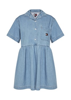 Tommy Jeans Sukienka jeansowa DW0DW20372 Niebieski Relaxed Fit ze sklepu MODIVO w kategorii Sukienki - zdjęcie 182733456