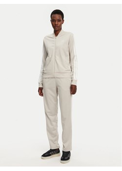 adidas Dres Essentials 3-Stripes JD2686 Beżowy Regular Fit ze sklepu MODIVO w kategorii Dresy damskie - zdjęcie 182733817