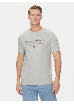Tommy Hilfiger T-Shirt Center Stack MW0MW38621 Szary Regular Fit ze sklepu MODIVO w kategorii T-shirty męskie - zdjęcie 182734188