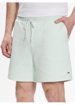 Tommy Jeans Szorty sportowe DM0DM16333 Zielony Regular Fit ze sklepu MODIVO w kategorii Spodenki męskie - zdjęcie 182734277