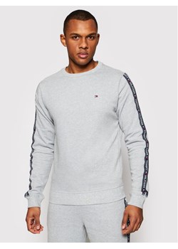 Tommy Hilfiger Bluza Track UM0UM00705 Szary Regular Fit ze sklepu MODIVO w kategorii Bluzy męskie - zdjęcie 182734325