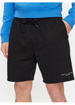 Tommy Hilfiger Szorty sportowe Logo MW0MW34201 Czarny Regular Fit ze sklepu MODIVO w kategorii Spodenki męskie - zdjęcie 182734749