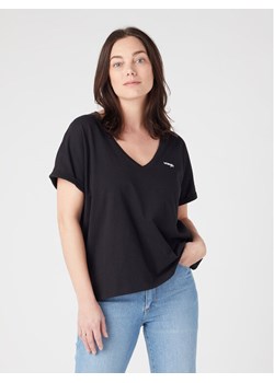 Wrangler T-Shirt Drapey W7XKEV100 112328930 Czarny Regular Fit ze sklepu MODIVO w kategorii Bluzki damskie - zdjęcie 182734977
