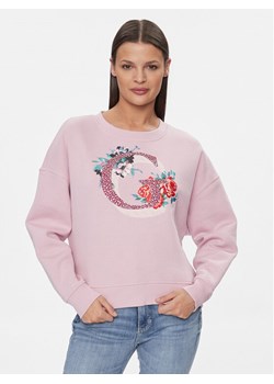 Guess Bluza W4RQ11 K9Z21 Różowy Regular Fit ze sklepu MODIVO w kategorii Bluzy damskie - zdjęcie 182735036