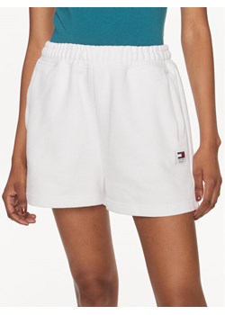 Tommy Jeans Szorty sportowe New Cls DW0DW17772 Biały Relaxed Fit ze sklepu MODIVO w kategorii Szorty - zdjęcie 182735069