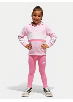 adidas Komplet bluza i legginsy Seasonal Essentials Tiberio 3-Stripes JC7475 Różowy Slim Fit ze sklepu MODIVO w kategorii Komplety dziewczęce - zdjęcie 182735667