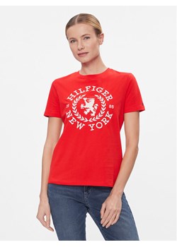 Tommy Hilfiger T-Shirt Reg Crest C-Nk Tee Ss WW0WW41058 Czerwony Regular Fit ze sklepu MODIVO w kategorii Bluzki damskie - zdjęcie 182736195