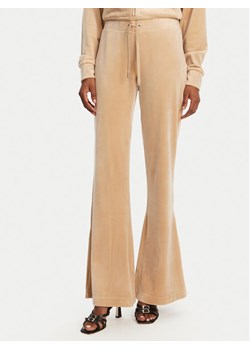 Juicy Couture Spodnie dresowe Christine JCWBJ125304 Beżowy Flared Leg ze sklepu MODIVO w kategorii Spodnie damskie - zdjęcie 182736485