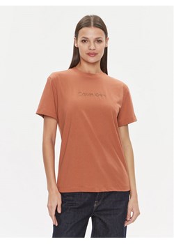 Calvin Klein T-Shirt Hero Logo K20K205448 Brązowy Regular Fit ze sklepu MODIVO w kategorii Bluzki damskie - zdjęcie 182736625