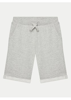 Guess Szorty materiałowe L93Q25 KAUG0 Szary Regular Fit ze sklepu MODIVO w kategorii Spodenki chłopięce - zdjęcie 182737017