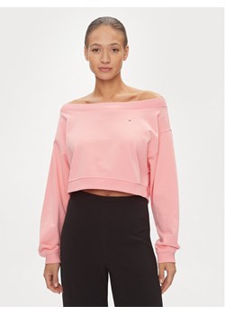 Tommy Jeans Bluza DW0DW17956 Różowy Cropped Fit ze sklepu MODIVO w kategorii Bluzy damskie - zdjęcie 182737586