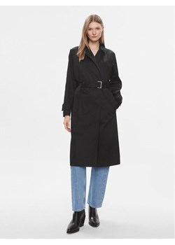 Calvin Klein Trencz Essential K20K206320 Czarny Regular Fit ze sklepu MODIVO w kategorii Płaszcze damskie - zdjęcie 182738608